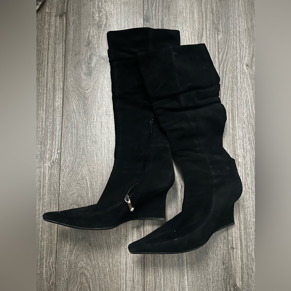Versace knee high boots! Super super sexy! 🥰🥰🥰🔥🔥🔥